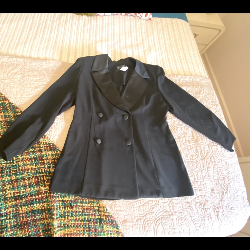 Virgo black blazer